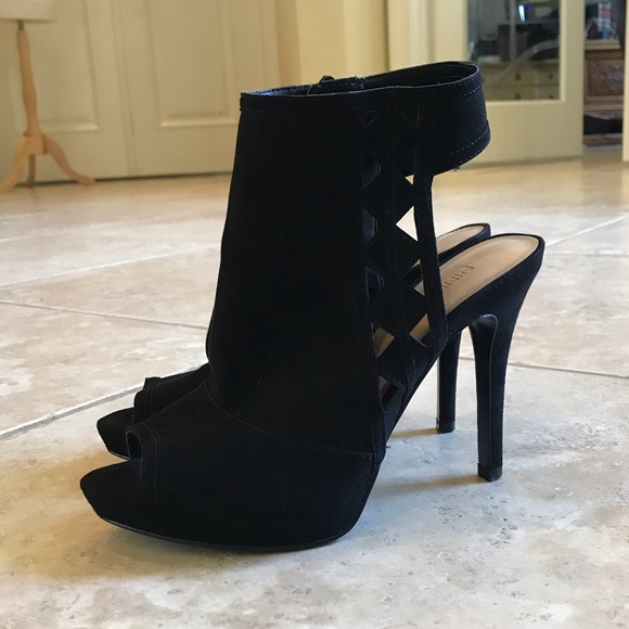 Nine West faux suede cutout black booties - Picture 1 of 8